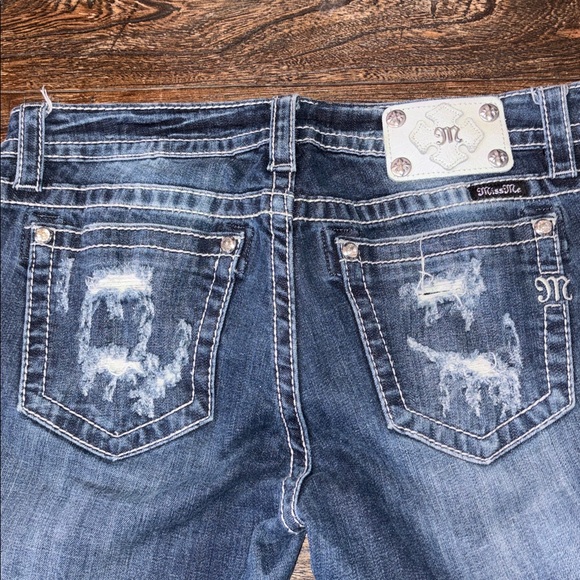 Miss Me Signature Slim Boot Jeans Size 30 Distressed Embroidered Studded - Picture 2 of 10